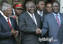 Siyasi rakipler Kibaki ile Odinga el sıkıştı