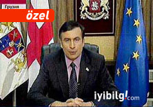Saakashvili'nin arkasındaki o bayrak!