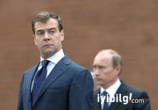 Medvedev baş ajanı kovdu