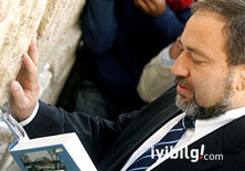 Avigdor Lieberman istifa etti