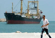 İsrail, Lübnan gemisini durdurmak için atakta  
