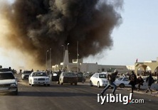 Libya uçakları, petrol tanklarını vurdu