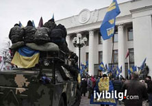 Ukrayna bayrağı geri döndü