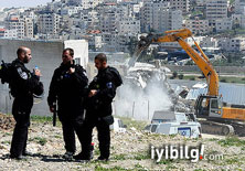 İsrail Filistinlilere ait 18 evi yıktı